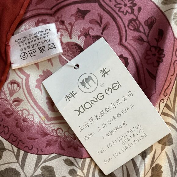 Large Silk Scarf 42 in square NWT silky Asian red pink teapots vessels vases - Picture 10 of 11